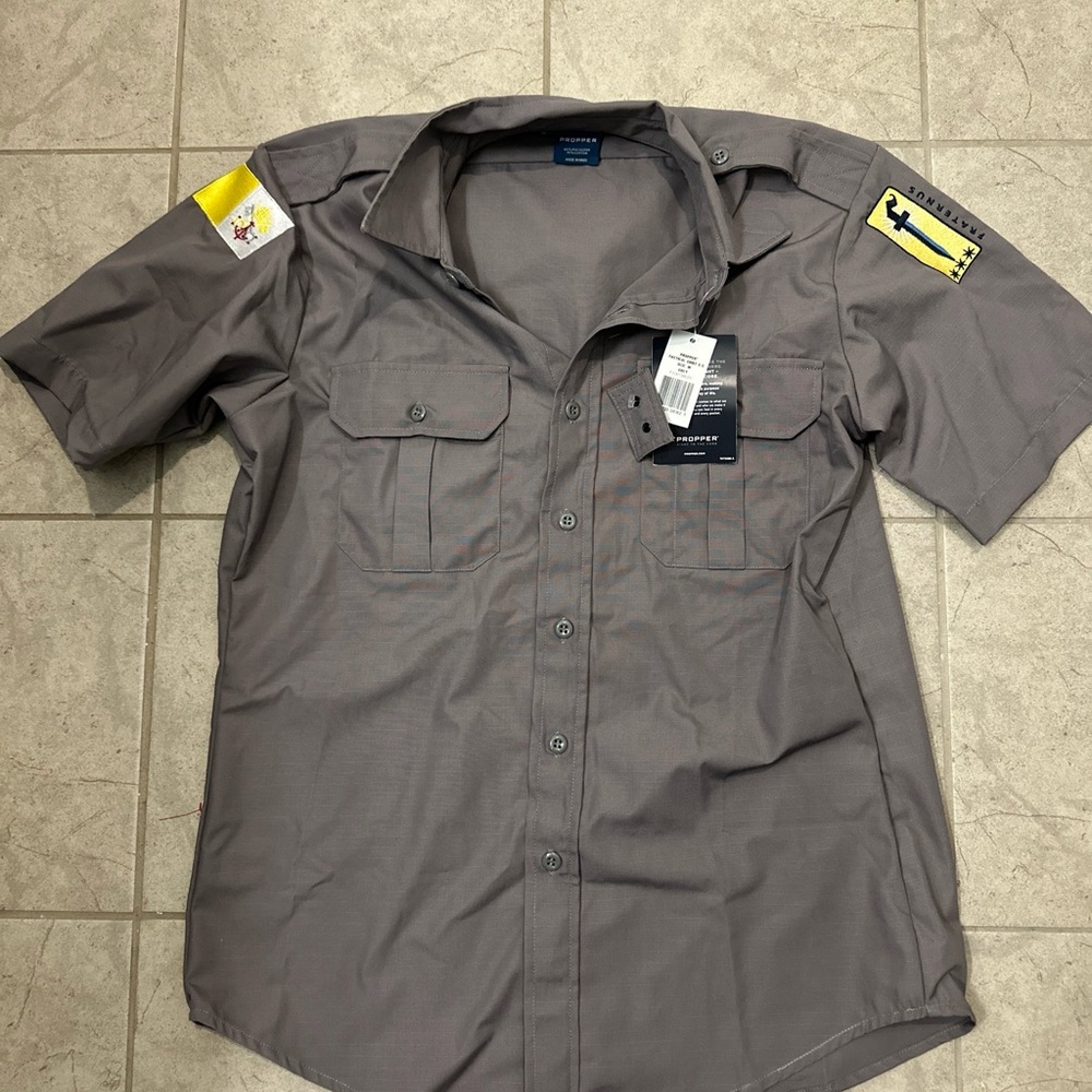 Propper Tactical Short Sleeve Shirt w/ Patches! Gray new with tags! Size M